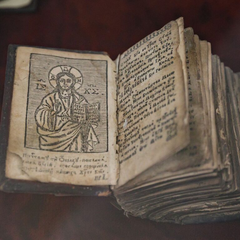 Унікална книга на виставці илип Орлик. Шлях гетьмана