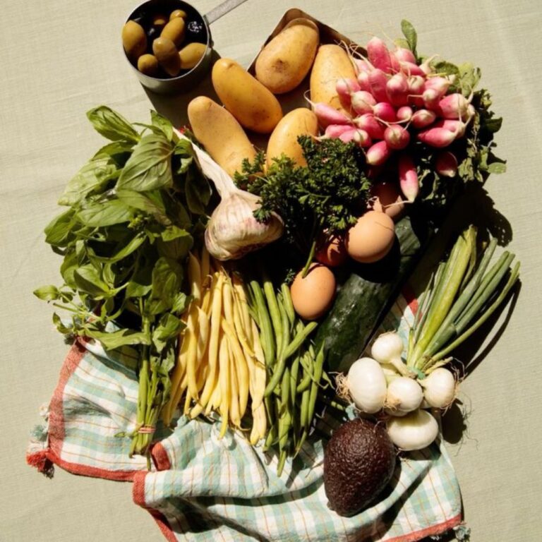 де можна купити свіжі натуральні сезонні продукти у Києві та замовити доставку додому.