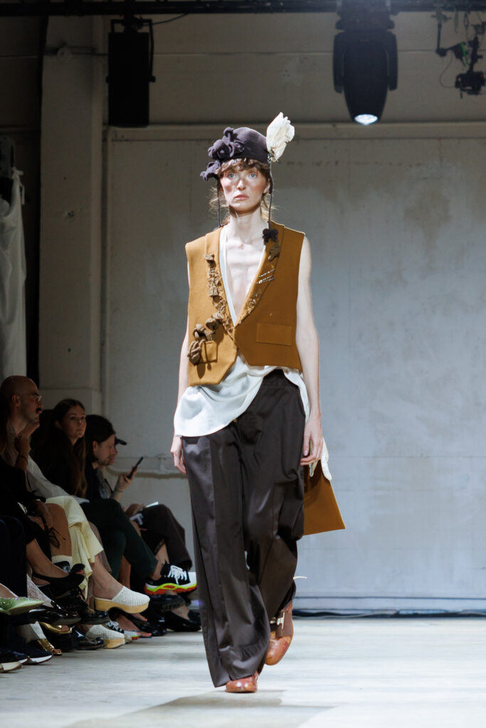 4 вересня бренд “MY THEATRE by Dariia Bila” вперше вийде на подіум Ukrainian Fashion Week. Цей дебют відбувається у символічний момент — у час, коли бренд святкує свою першу річницю.