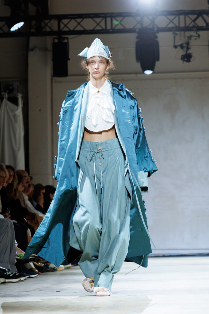 4 вересня бренд “MY THEATRE by Dariia Bila” вперше вийде на подіум Ukrainian Fashion Week. Цей дебют відбувається у символічний момент — у час, коли бренд святкує свою першу річницю.