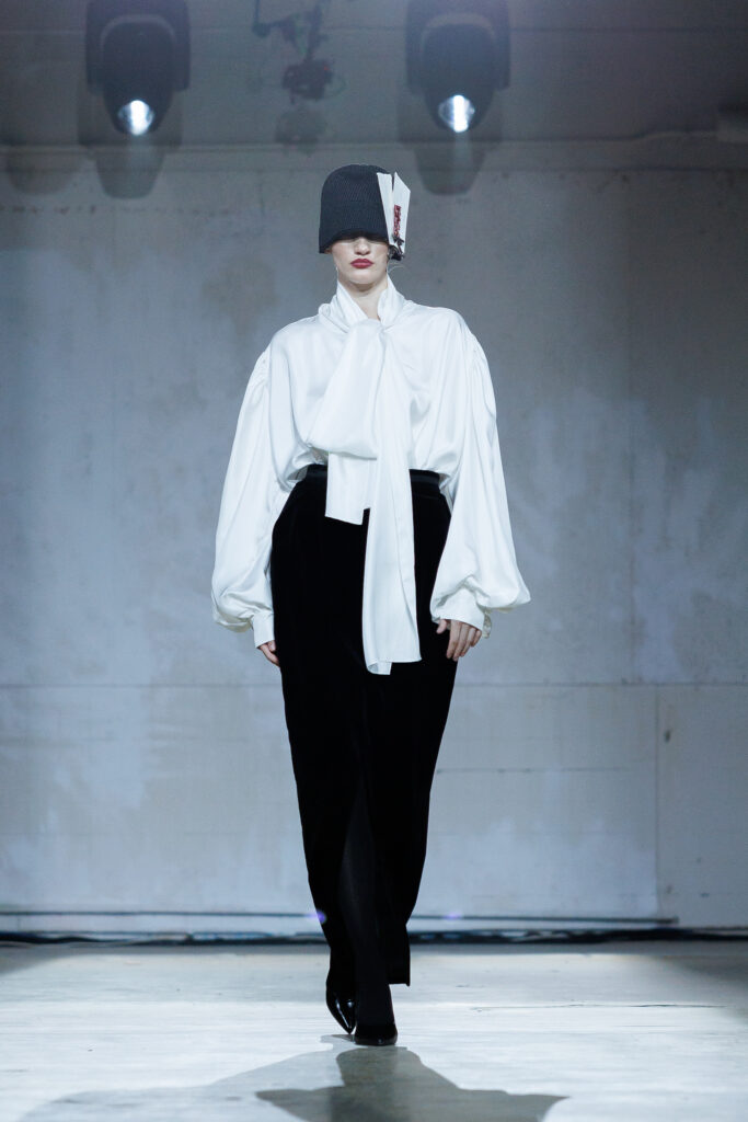4 вересня бренд “MY THEATRE by Dariia Bila” вперше вийде на подіум Ukrainian Fashion Week. Цей дебют відбувається у символічний момент — у час, коли бренд святкує свою першу річницю.
