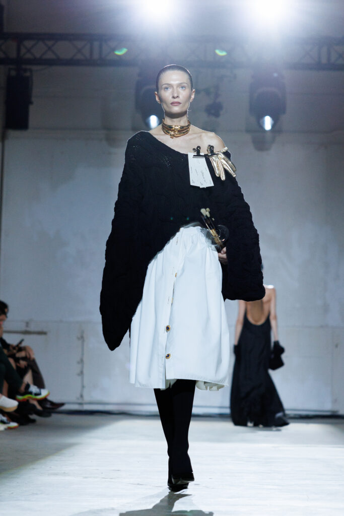 4 вересня бренд “MY THEATRE by Dariia Bila” вперше вийде на подіум Ukrainian Fashion Week. Цей дебют відбувається у символічний момент — у час, коли бренд святкує свою першу річницю.