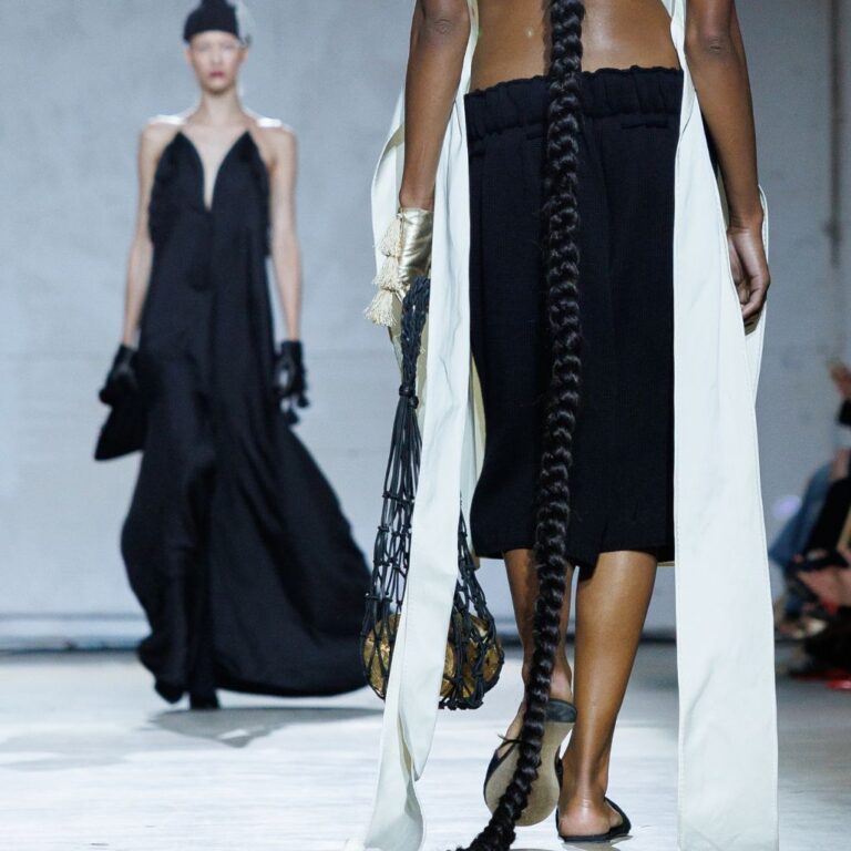 4 вересня бренд “MY THEATRE by Dariia Bila” вперше вийде на подіум Ukrainian Fashion Week. Цей дебют відбувається у символічний момент — у час, коли бренд святкує свою першу річницю.