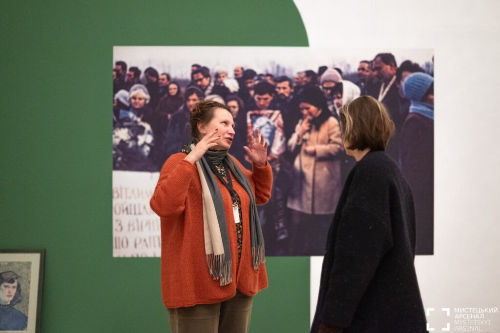 Монтаж виставки Василь Стус. Поки ми тут, усе буде гаразд. Надано Мистецьким арсеналом
